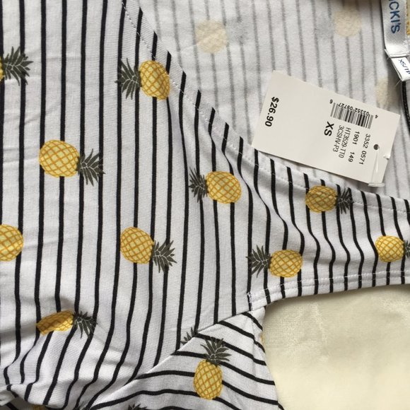 Cold Shoulder Top & Cosmetic Bag - NWT - Picture 2 of 7